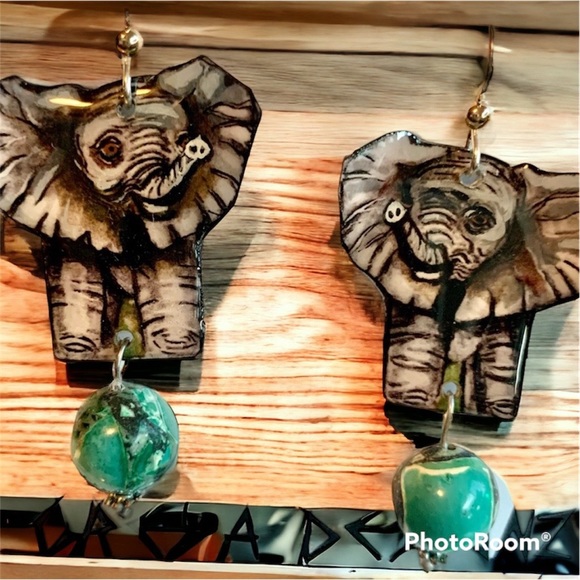 Handpainted, one-of-a-kind, baby elephant earrings with turquoise bead animals - Picture 1 of 3